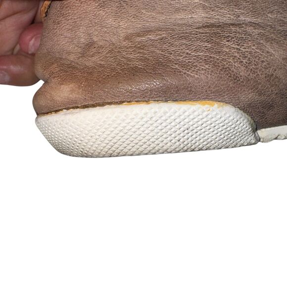 Frye Melanie T Strap Camel Gray Buffed Nubuck Leather Flat, Size 7.5 - Picture 5 of 11